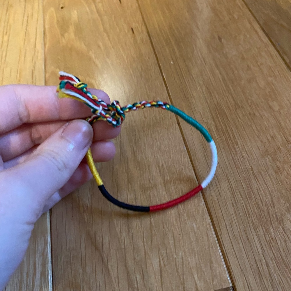 String bracelet - Picture 3 of 3